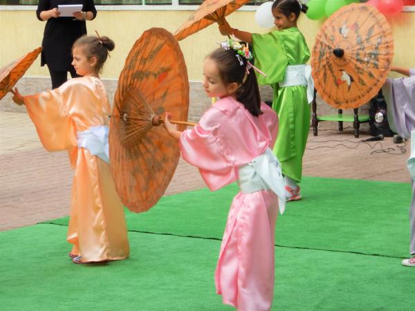 シリストラ市小学校日本舞踊