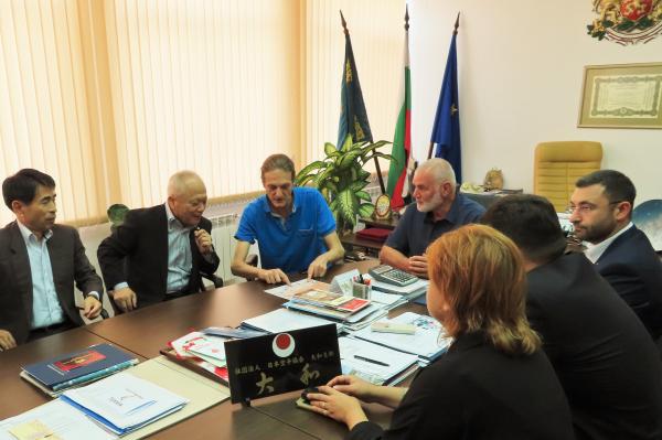 『ナイデノフ市長と会談』の画像