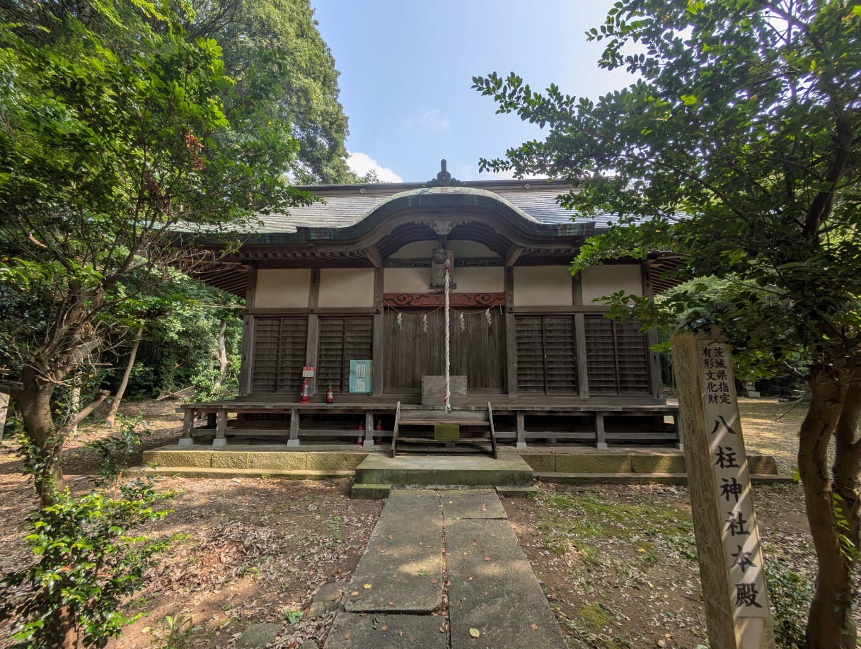 八柱神社正面