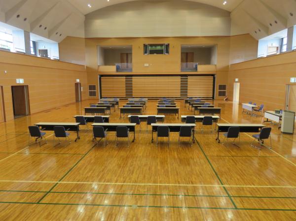 平場での会議（ステージから）