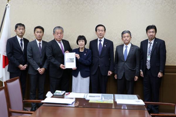 集合写真(財務省)